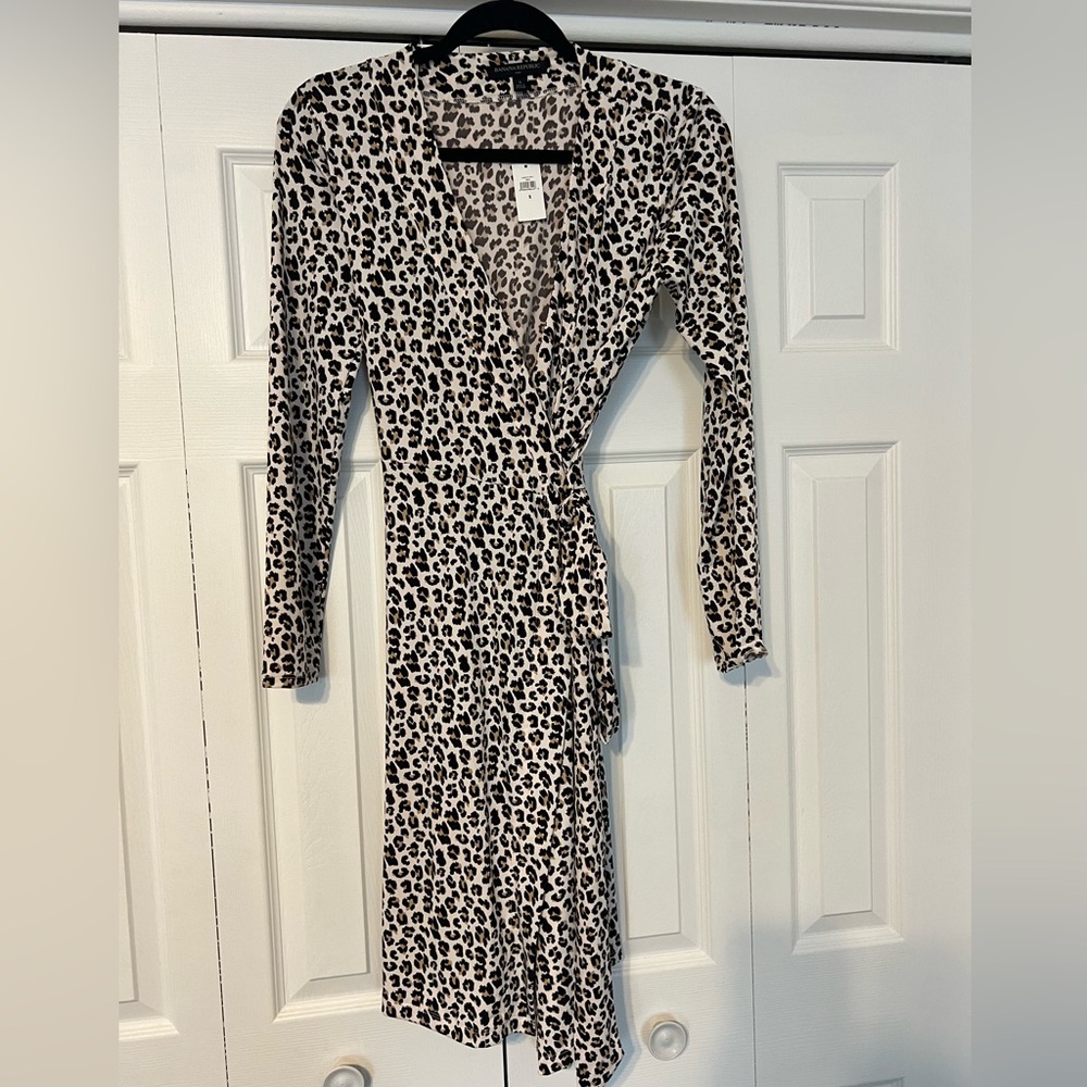 NWT- Banana Republic leopard wrap dress. Size small